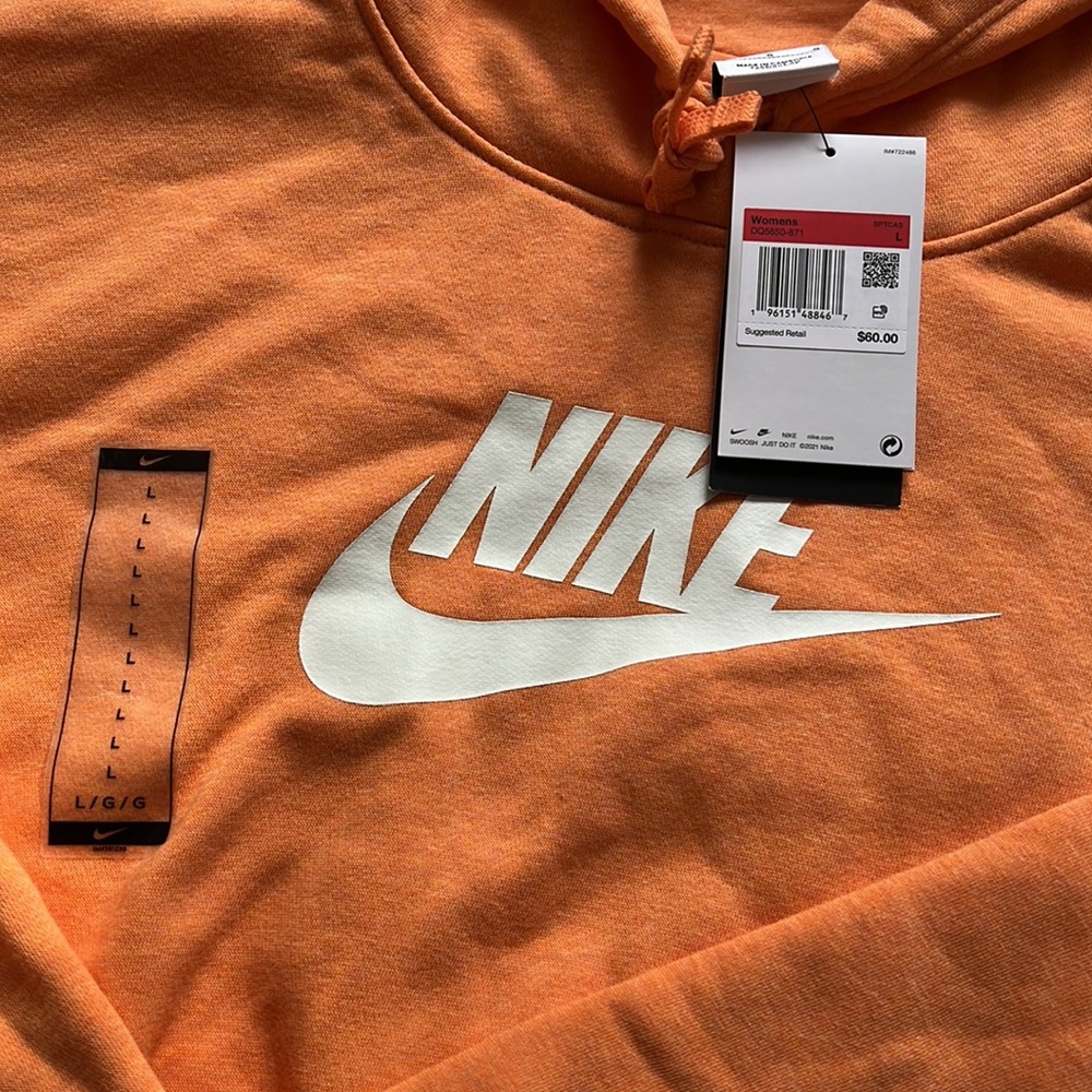 Cropped Nike hoodie with tags